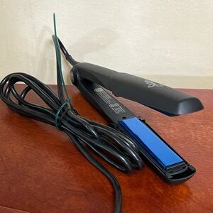 Solano sapphire professional flat iron model 310 made in Italy new
